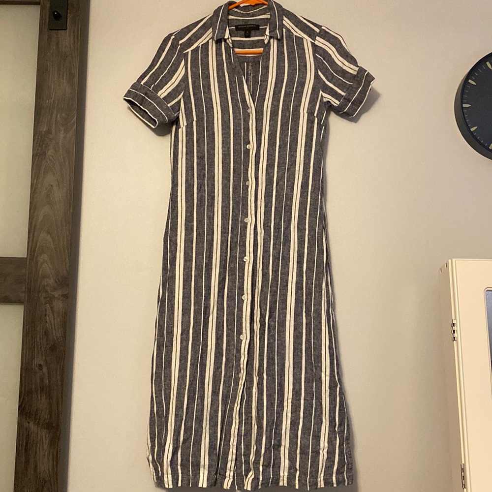 Banana Republic gray and white striped midi dress with pockets